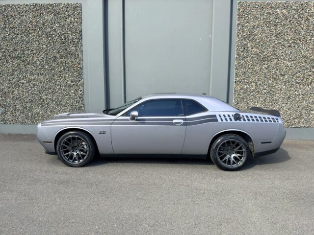 2015 Dodge Challenger R/T Image 2