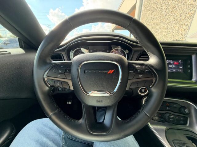 2015 Dodge Challenger R/T Image 9