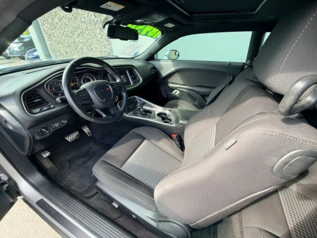 2015 Dodge Challenger R/T Image 13